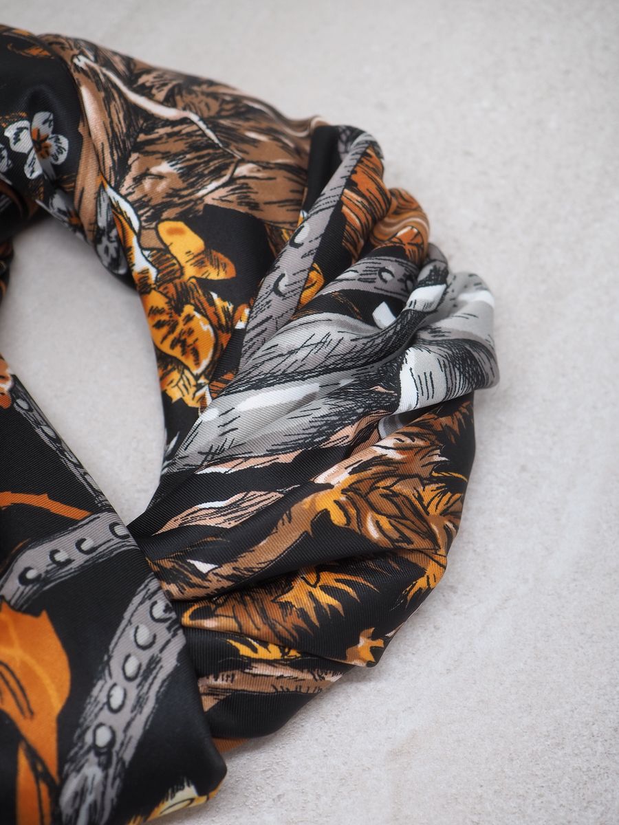 Stort skjerf i silkeblanding svart og bruntoner