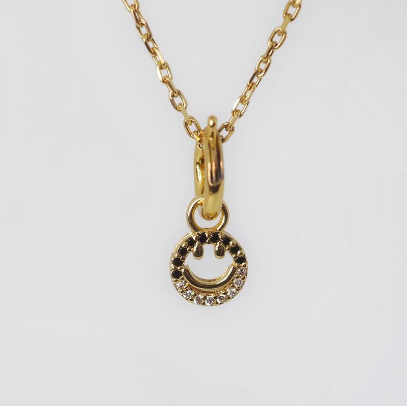 Charm smile blank/svart
