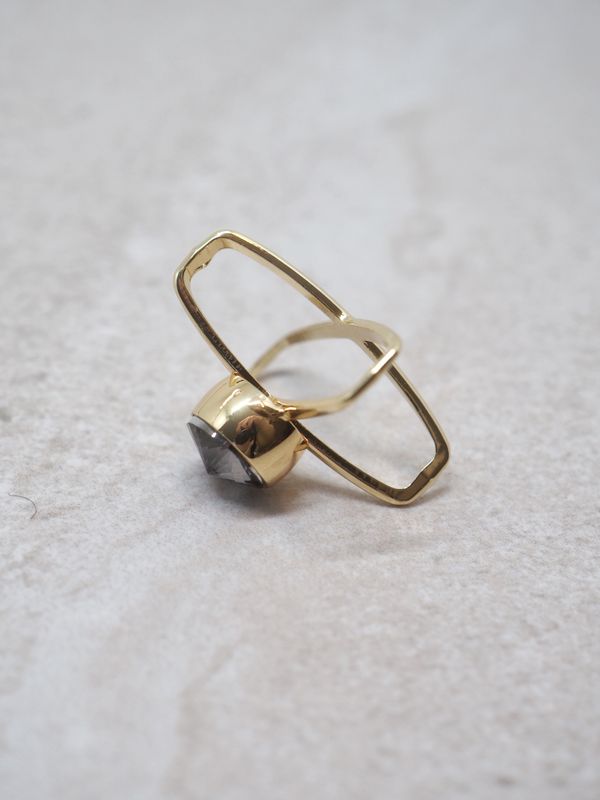 Skjerfnål spinner svart