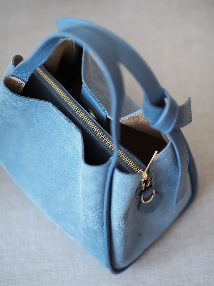 Semsket skinnveske lyseblå