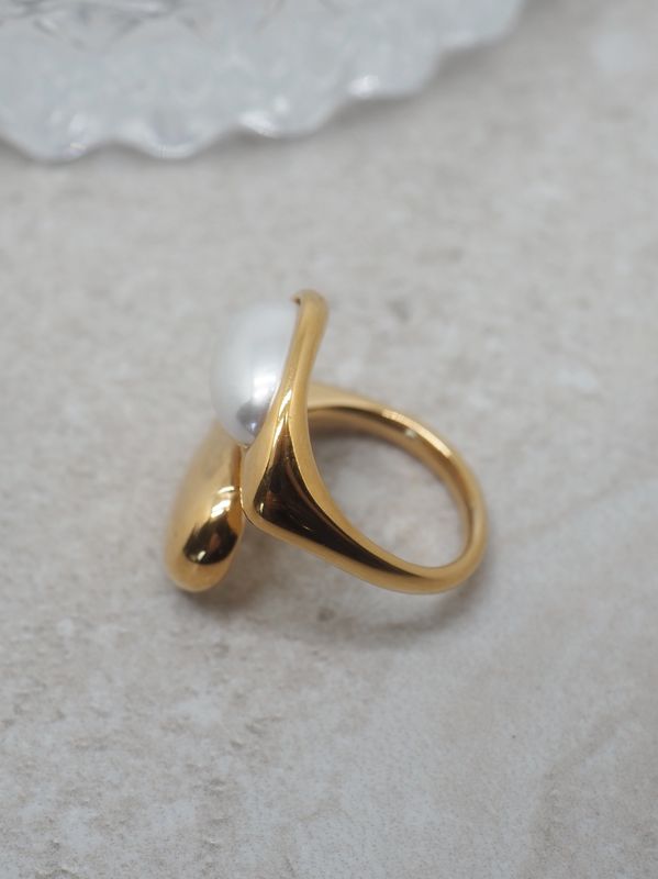 Ring med perle stål gullfarget