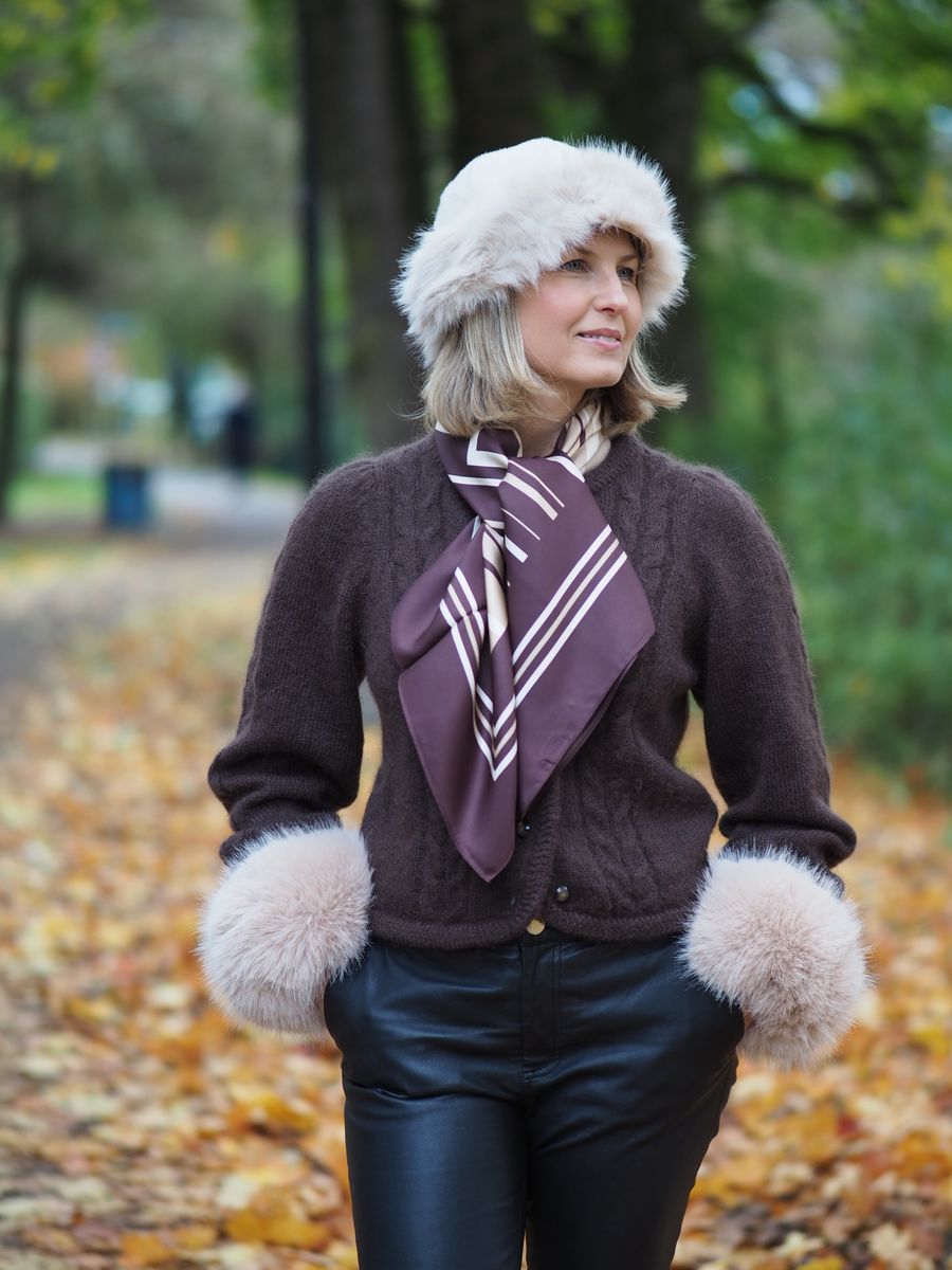 Fuskepels mansjetter beige