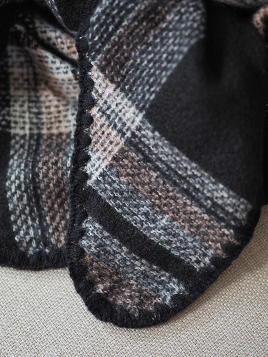 Stort sjal svart og beige