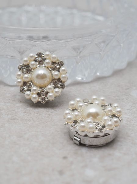 Hovedbilde Knappepynt 2stk. perlepynt sølvfarget