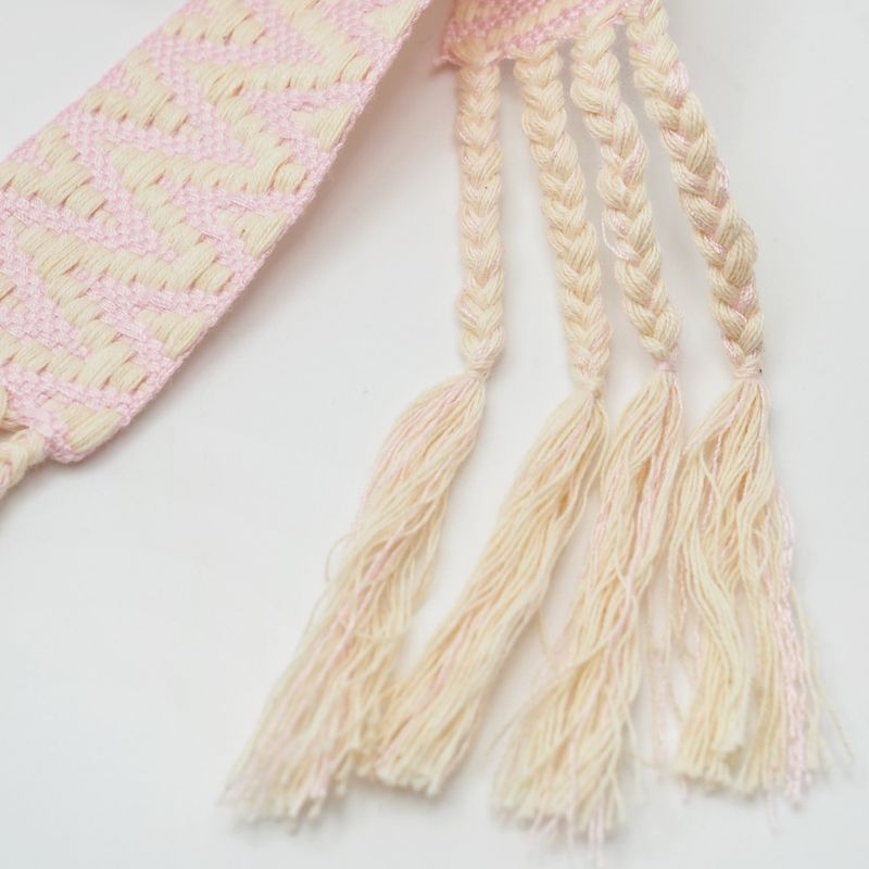 Knytebelte med broderi rosa og beige