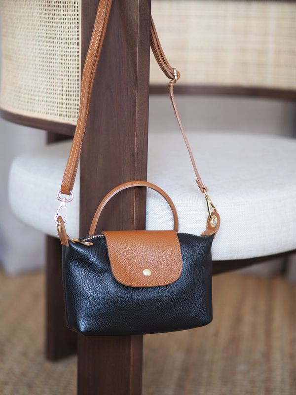 Liten skinnveske svart og cognac