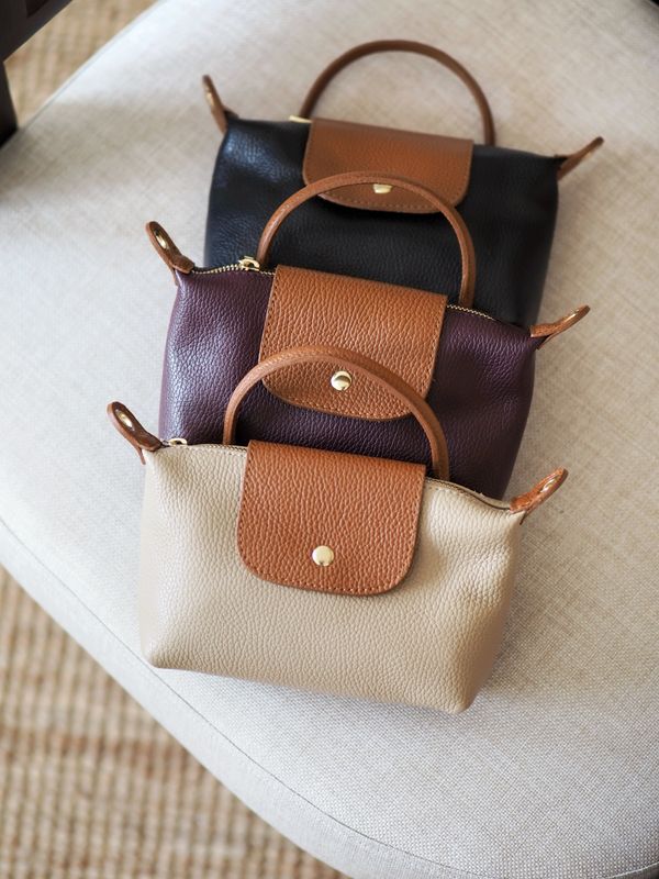 Liten skinnveske burgunder og cognac