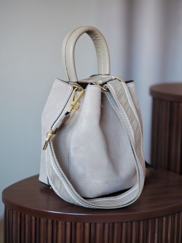 Bøtteveske semsket skinn lys beige