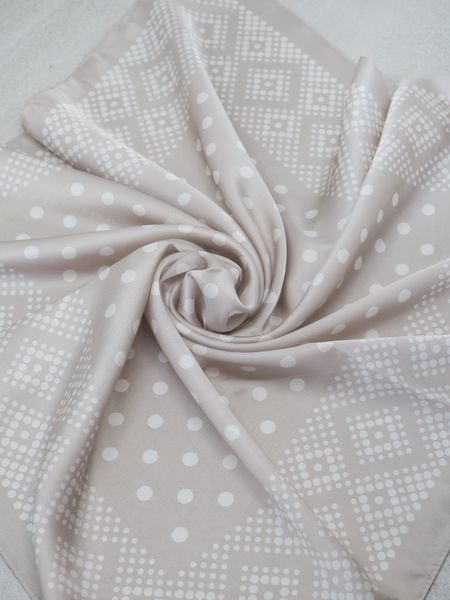 Hovedbilde Satengskjerf lysetaupe