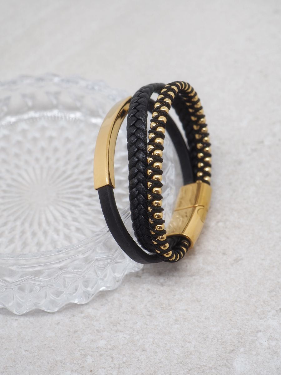 Svart skinnarmbånd med 3 linjer i stål