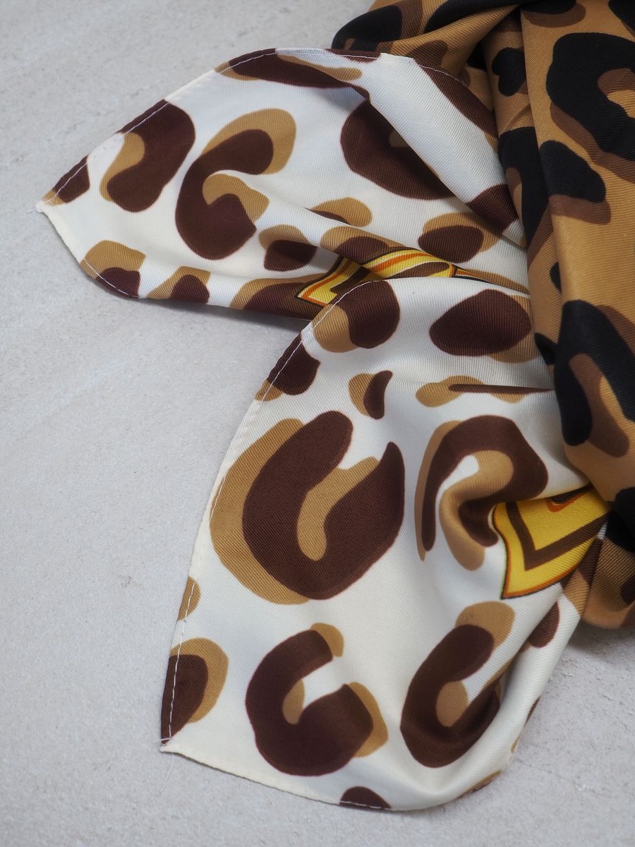 Stort skjerf i silkeblanding dyremønster bruntoner