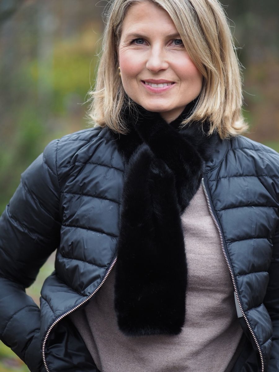 Fuskepels skjerf svart