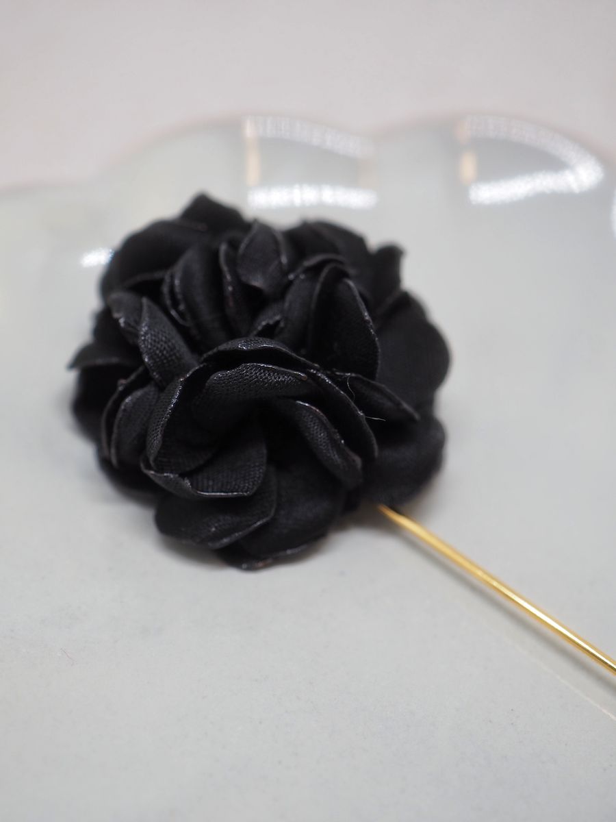 Rose pin svart