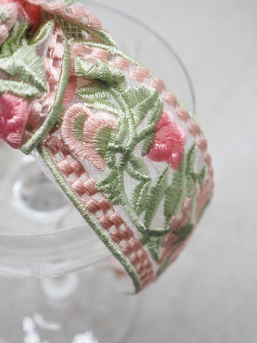 Hårbøyle brodert rosa og grønn
