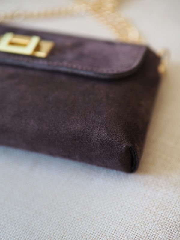 Clutch semsket skinn mørkebrun