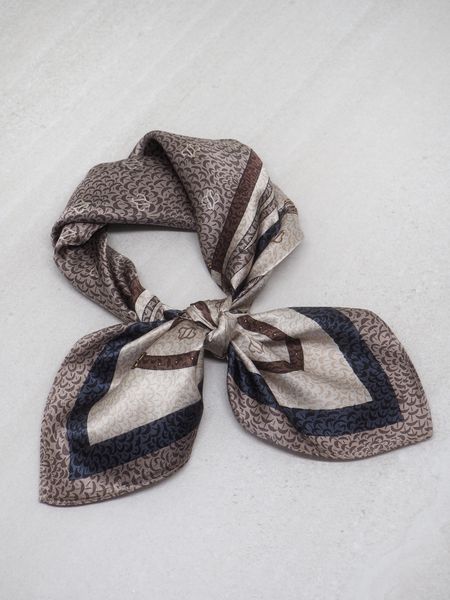 Hovedbilde 7DAYS silkeskjerf mini taupe og beige