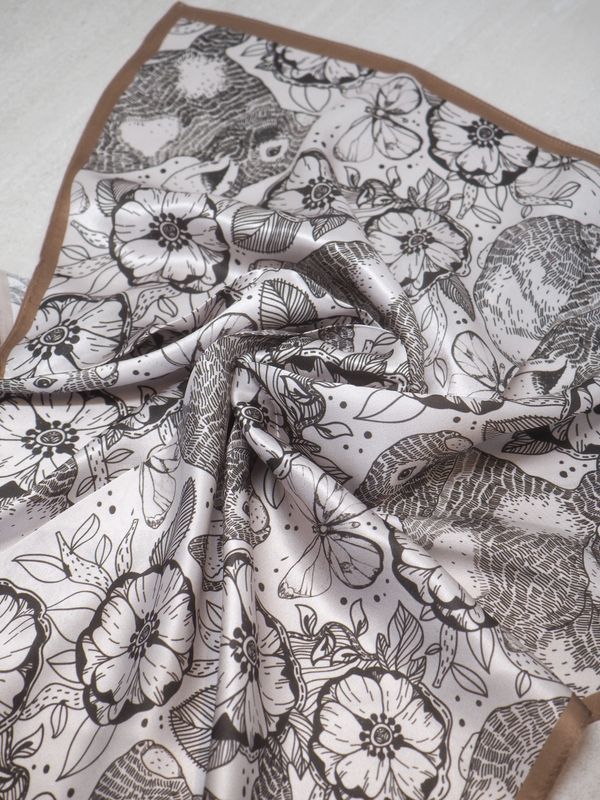 Skjerf 100% silke beige og brun