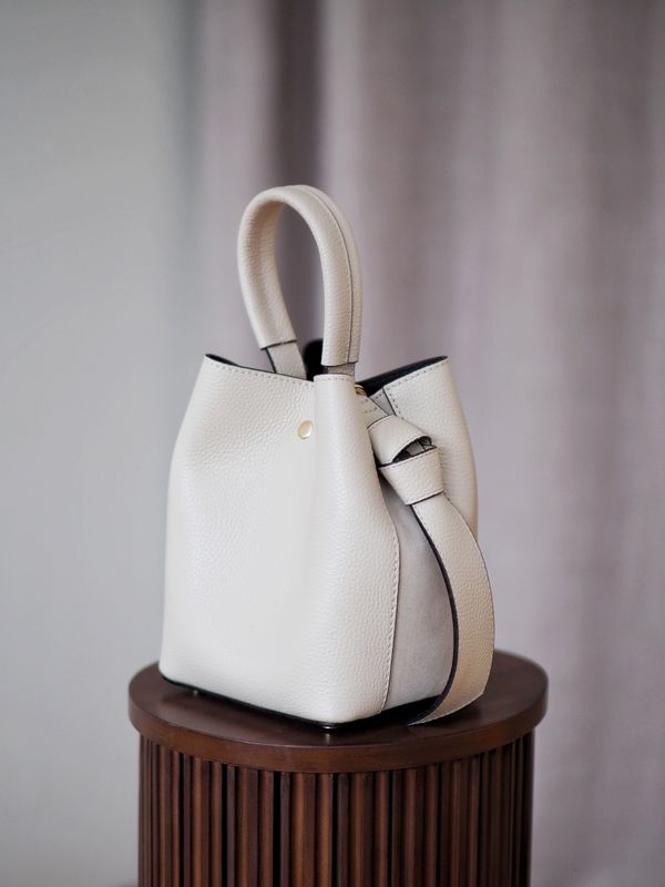 Bøtteveske glatt skinn off-white