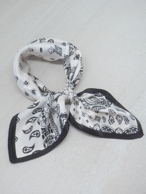 Hovedbilde 7DAYS silkeskjerf mini svart og off white