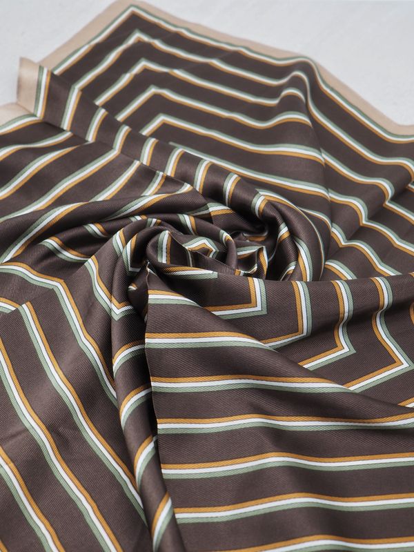 Satengskjerf striper beige og brun