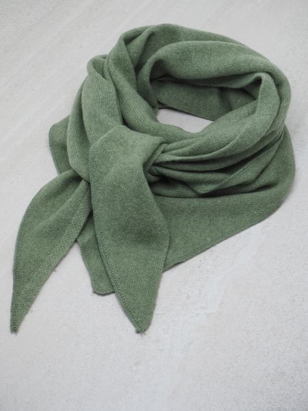 Hovedbilde Ullskjerf triangel stort olivengrønn