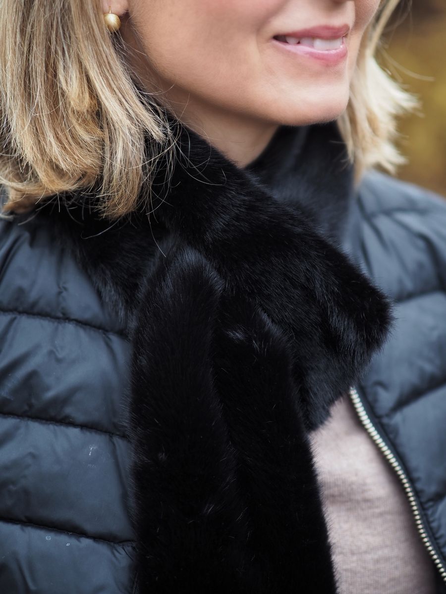 Fuskepels skjerf svart