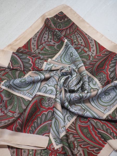 Hovedbilde Satengskjerf bordeaux og beige