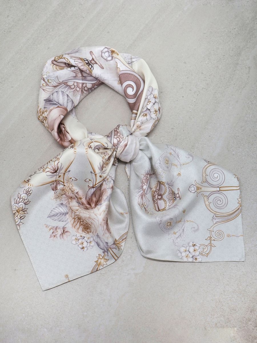 Silkeskjerf 7DAYS stort beige fargetoner